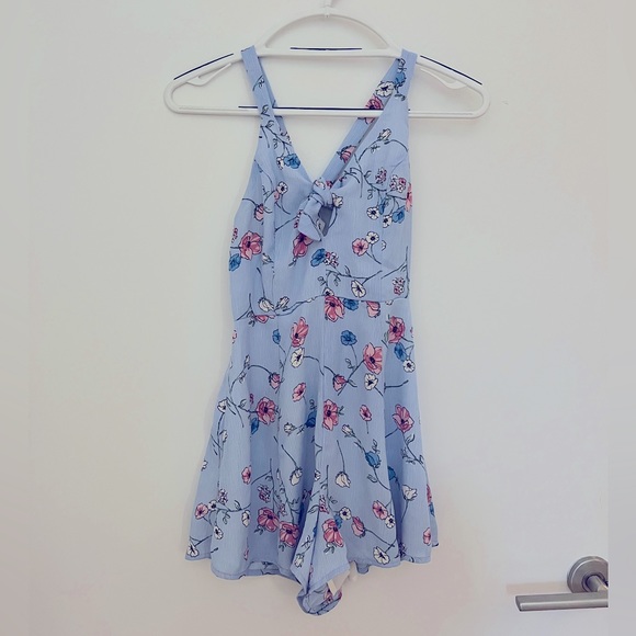 Lush tie front light blue floral romper XS - Picture 2 of 6